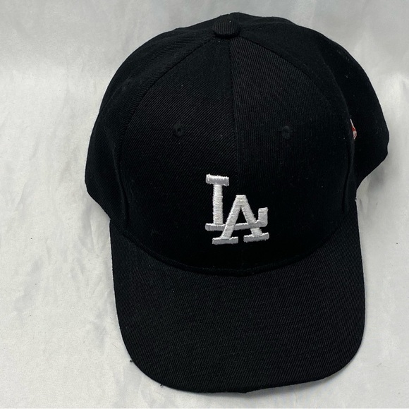 Black Baseball Cap with Embroidered LA Logo - Picture 2 of 13